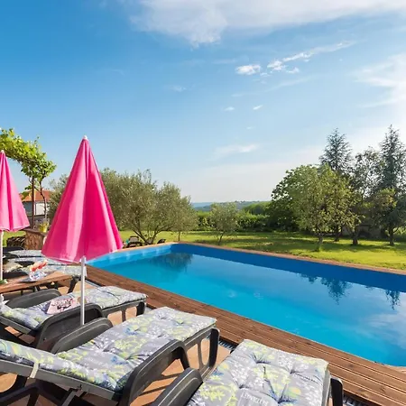 Sunset With Pool And Large, Mature Garden *