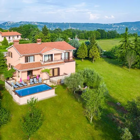Sunset With Pool And Large, Mature Garden Vikendica