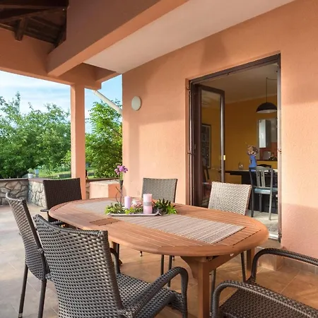 Sunset With Pool And Large, Mature Garden *