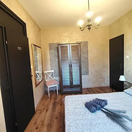 Сasa de vacaciones Sunset With Pool And Large, Mature Garden *