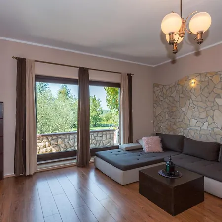 Casa vacanze Sunset With Pool And Large, Mature Garden